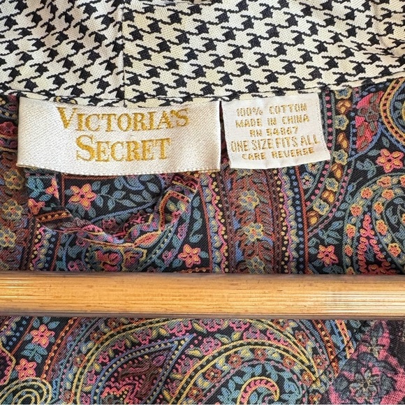 Victoria’s Secret Vintage Paisley Patterned Long Robe - Picture 4 of 4